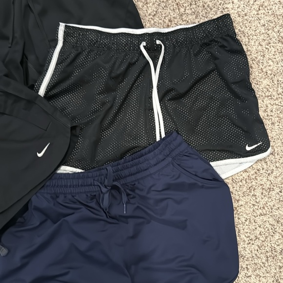 Women’s L Athletic Shorts Bundle - Picture 4 of 5